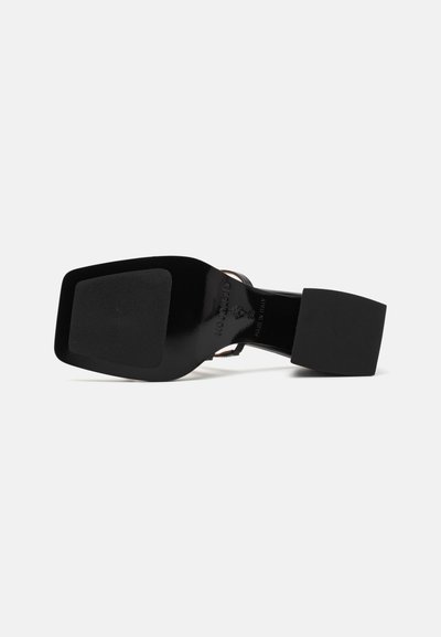 Nodaleto BULLA AVA - Iešļūcenes ar papēdi - black
