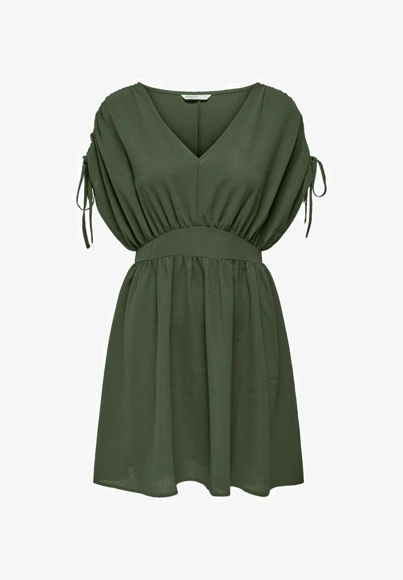 Robe courte vert olive avec col en V, taille large froncée, manches courtes plissées et détails à nouer sur les côtés.
