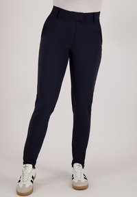 Marineblauwe slim-fit broeken gemaakt van lichtgewicht materiaal, met een gladde textuur, zijzakken en een klassieke taillebandontwerp.