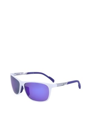 Occhiali da sole con montatura bianca, lenti specchiate viola e terminali delle aste viola, mostrati su sfondo bianco con un leggero angolo.