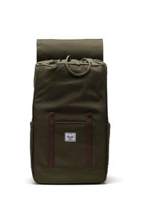 Olivegrüner Rucksack aus strapazierfähigem Stoff mit braunen Lederträgern, einem Rollverschluss und einer Vordertasche mit einem Logopatch.