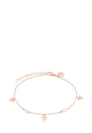 Bracelet chaîne en or rose avec trois motifs décoratifs et deux perles blanches, fermé par un fermoir lobster et avec une longueur ajustable.