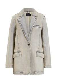 Blazer in denim acid-wash grigio chiaro con rever a punta, un pulsante nero singolo e tre tasche frontali, inclusa una tasca sul petto.