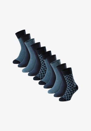 Zehn Paar gemusterte Socken in verschiedenen Blau- und Marine-Tönen, mit einfarbigen und geometrischen Designs, samt glatter Textur und gerippten Kanten.