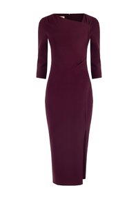 Bordeaux aansluitende jurk met driekwartmouwen en een wikkelontwerp, inclusief een zijsplit en een textuurstof voor extra visuele aantrekkingskracht.