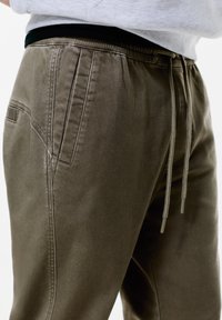 PULL&BEAR COMFORT - Broek - khaki