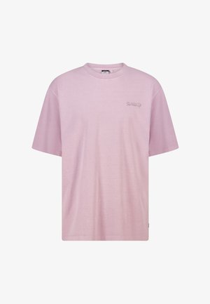 Roze katoenen T-shirt met korte mouwen, een ronde hals en een klein logo op de linkerborst. Eenvoudig ontwerp met een gladde textuur.