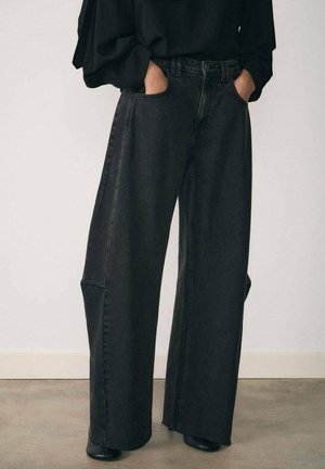 Mango SASHA - Flared Jeans - black denim