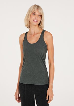 Dunkelgrünes Tanktop aus weichem Stoff, mit breiten Trägern und Rundhalsausschnitt, schlanker Passform und minimalistischem Design.
