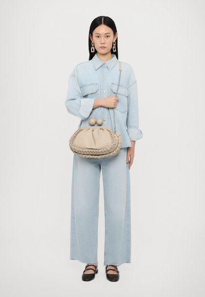 WEEKEND MaxMara LECITOPV - Håndtasker - natural