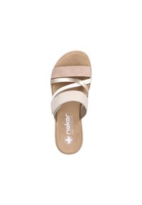 Lichtbruine sandaal met gemengde texturen. Kruislings gespen van suede, leer en metallic accenten. Gevoerde voetbed; logo gedrukt op de binnenzool.