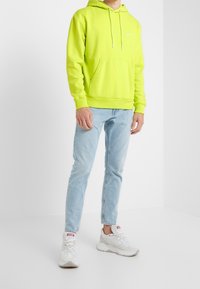 CLOSED Felpa con cappuccio - neon yellow