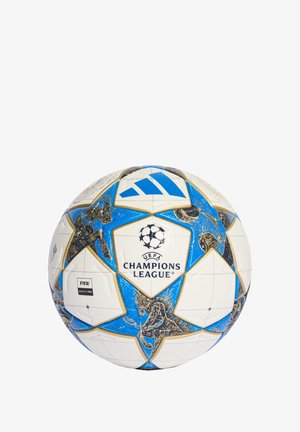 Minge de fotbal albă cu accente albastre și aurii, având logo-ul Ligii Campionilor UEFA, un design geometric și o suprafață texturată.