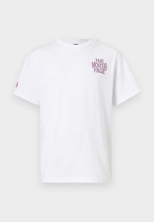 T-shirt bianca a maniche corte con logo viola "The North Face" sul petto sinistro e logo più piccolo sulla manica sinistra.