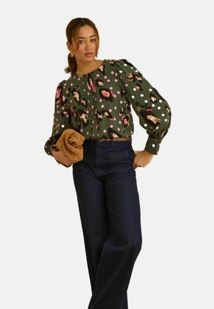 PETITE FIT - BUTTON DETAIL CREW NECK  - Blúz - khaki green animal