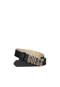 Cinturón de cuero negro con un acabado texturizado, que presenta un prominente logo en tono plateado "GUESS" como hebilla. Diseño clásico, ajustable.