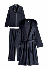 Marint färgad pyjamasuppsättning med långärmad knapp-up skjorta, byxor med elastisk midja och matchande morgonrock med huva och knytband, med vita pipings detaljer.