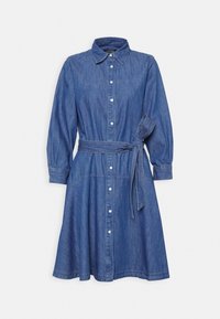 Denimklänning med långa ärmar, knäppning fram, midja med bälte och två sidofickor. Har en klassisk krage och en utsvängd fåll.