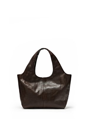 Dunkelbraune Ledertasche mit breiten Griffen und einer glatten, leicht strukturierten Oberfläche, gezeigt vor weißem Hintergrund.