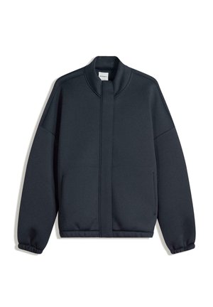 Donkergrijze sweatshirt met een hoge kraag, verlaagde schouders en elastische manchetten. Beschikt over een minimalistisch ontwerp en zijzakken. Glad textuur.