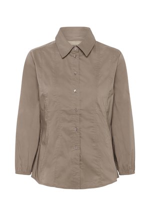 Chemise beige à manches longues avec fermeture boutonnée, col pointu et ourlet arrondi, dotée de coutures verticales subtiles et de poignets élastiqués.