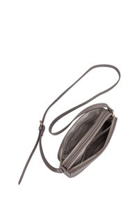 Borsa a tracolla in pelle grigia con due scomparti con zip, tracolla regolabile e hardware color oro. Texture liscia e design essenziale.