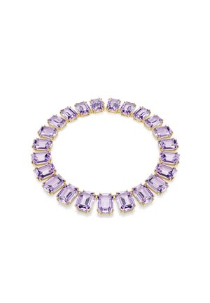 Collier avec de grandes pierres précieuses rectangulaires violet clair serties en or, disposées uniformément en motif circulaire sur fond blanc.