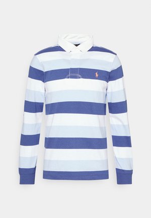 Langärmeliges Rugby-Shirt mit horizontalen Streifen in Marineblau, Hellblau und Weiß, weißem Kragen und kleinem pinkfarbenem, gesticktem Logo auf der Brust.