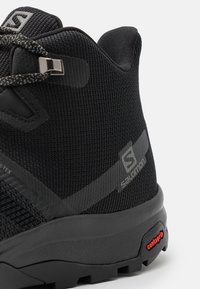 salomon outline mid goretex