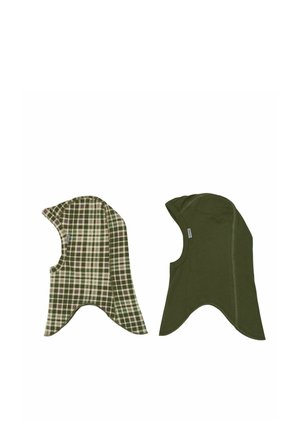 Deux cagoules pour enfants côte à côte ; l'une est à carreaux verts, l'autre unie vert olive avec des détails de couture.