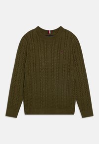 Olivgrüner Strickpullover mit Zopfmuster, Rundhalsausschnitt und gerippten Bündchen. Kleines Logo auf der Brust. Weiche Textur und klassisches Design.