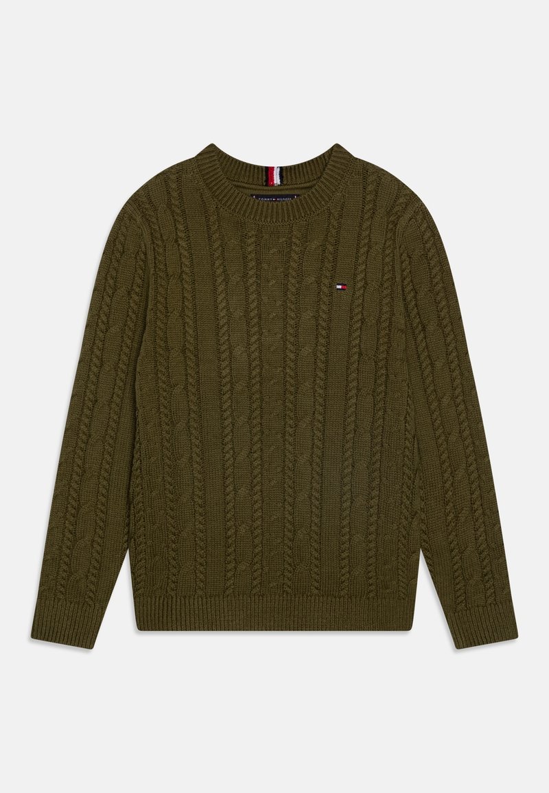 Olivgrüner Strickpullover mit Zopfmuster, Rundhalsausschnitt und gerippten Bündchen. Kleines Logo auf der Brust. Weiche Textur und klassisches Design.