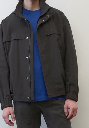 Chaqueta fina - black