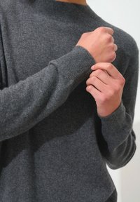 Authentic Cashmere COL ROND - Trui - mottled anthracite
