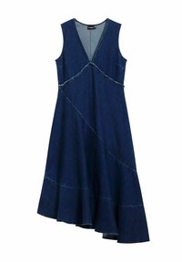 Denimklänning i mörkblått med V-ringning, ärmlös design, asymmetrisk fåll och kontrasterande sömdetaljer.