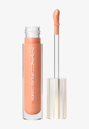 Gloss MAC Lipglass Cushion teinté pêche avec tube transparent, bouchon rayé argent et or, et applicateur incliné.