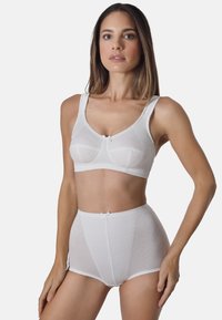 Weißes BH- und hoch geschnittenes Slip-Set aus strukturiertem Stoff mit kleinen gepunkteten Mustern, ausgestattet mit einer Schleifendetail in der Mitte vorne.