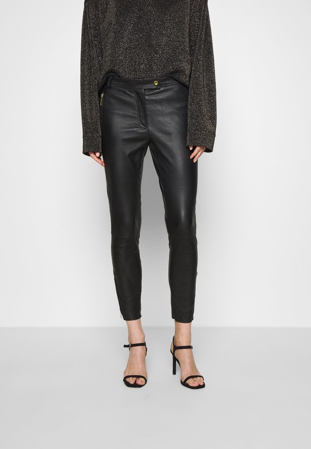 PANT ZIPPER POCKET AND ZIPPER AT BOTTOM - Skindbukser - black