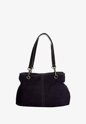 Zwarte suède handtas met dubbele handvatten, contrasterende witte stiknaden en accenten van zilverkleurig beslag. Zachte textuur, eenvoudig design.