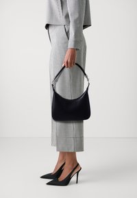Gina Tricot MULTI HALF MOON BAG - Torbica - black
