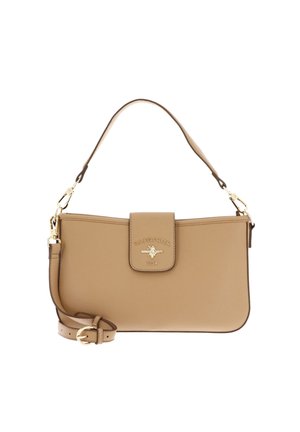 Sac d'épaule en cuir marron clair U.S. Polo Assn. avec logo doré, fermeture à rabat, poignée courte et bandoulière ajustable avec boucle.