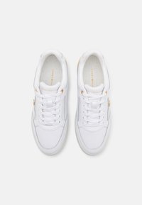 Tommy Hilfiger COURT - Sneakers basse - white