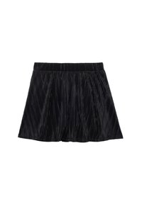 Falda corta plisada negra con cintura elastizada, hecha de una tela suave y texturada con líneas verticales y una forma acampanada.