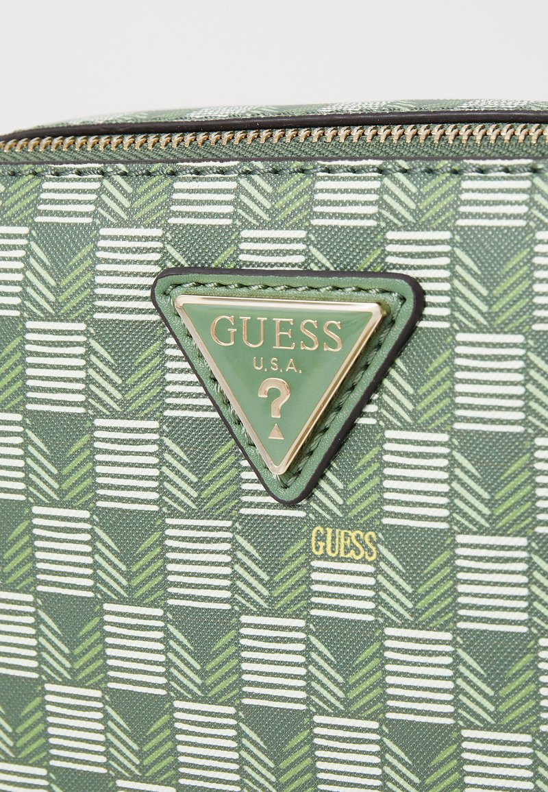 GUESS BR SLV CS W/BR SLV TR W/P SLV CAMFER/SUN