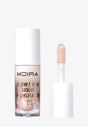 Flüssiger Highlighter mit weißem Deckel, beschriftet mit "MOIRA Glow Show Liquid Highlighter" und Applikator mit beigem Produkt.