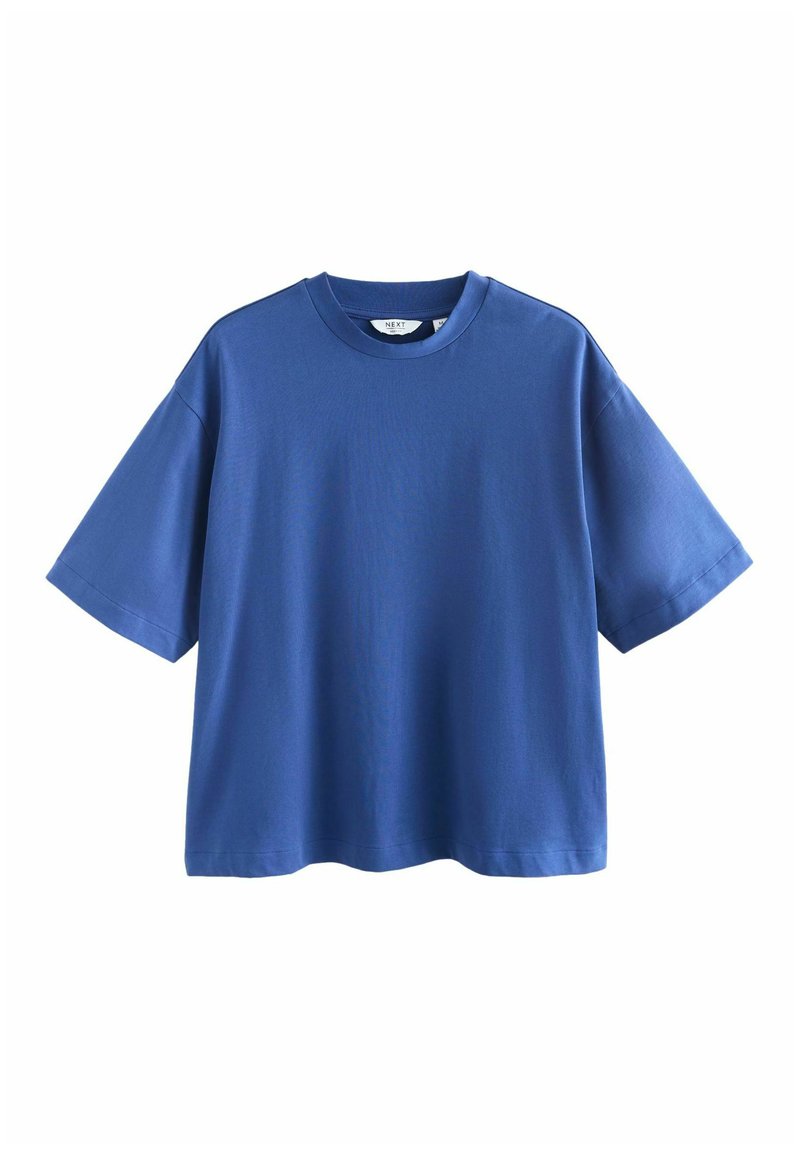 Kék pamut póló rövid ujjakkal, kerek nyakkivágással, laza szabással és sima textúrával. Nincs látható minta vagy kiegészítő. Egyszerű dizájn.