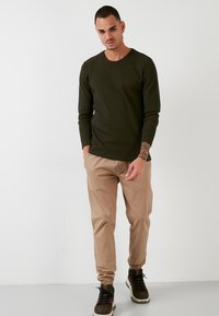 Buratti CREW NECK - Športni pulover - khaki