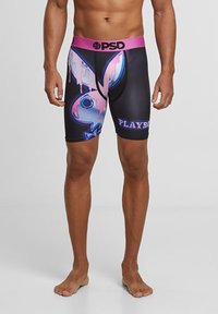 Fekete boxer alsónadrágok fényes textúrával, színes Playboy logóval és rózsaszín derékrésszel. Hossza a comb közepéig ér.