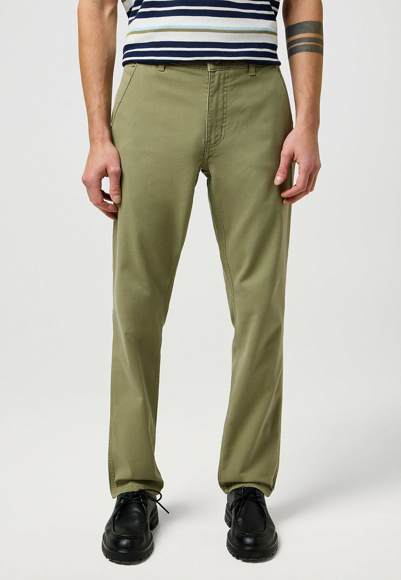 Wrangler REGULAR - Chino - aloe