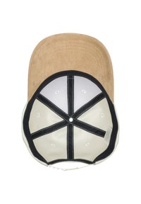 Sapka világosbarna suédé előrésszel, fekete karimával és fehér béléssel. Fekete varrással, szellőzőlyukakkal és állítható pánttal rendelkezik.